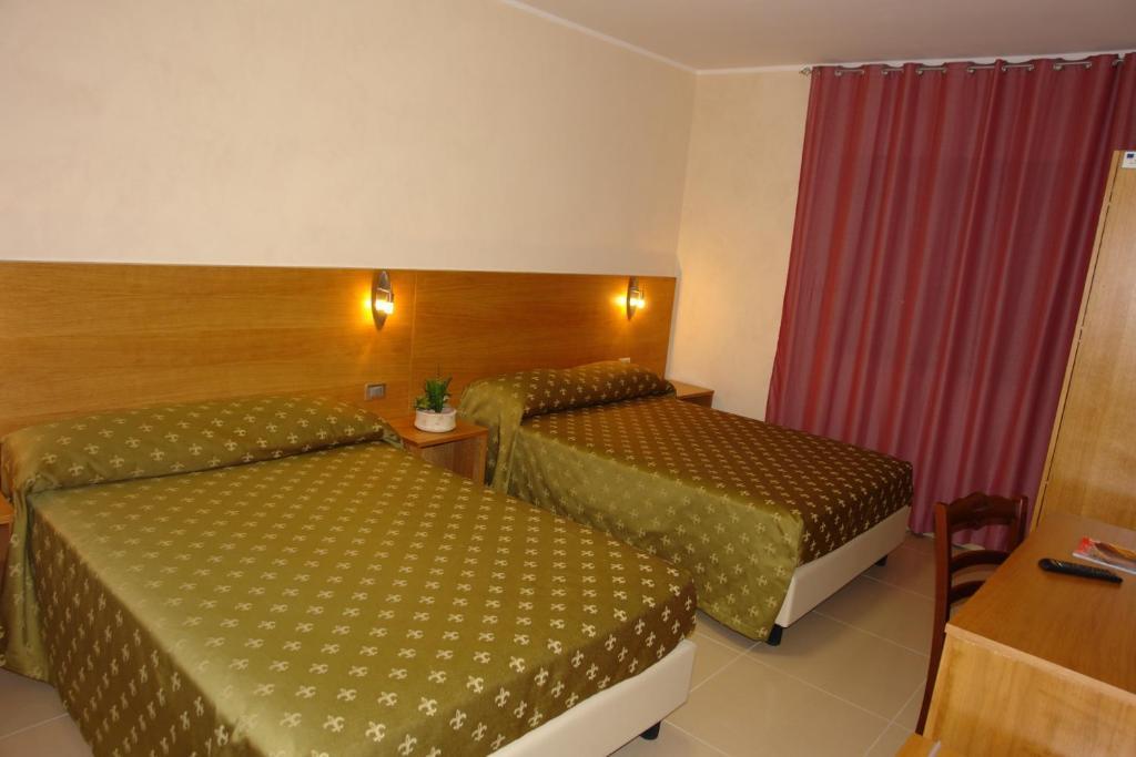 Hotel Corona San Giovanni Rotondo Camera foto