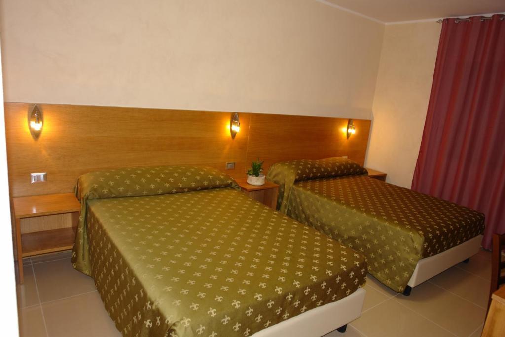 Hotel Corona San Giovanni Rotondo Camera foto